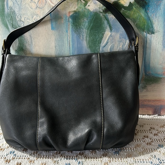 St. John's Bay hobo purse, one zip pocket two Smaller pockets, black - Picture 1 of 6